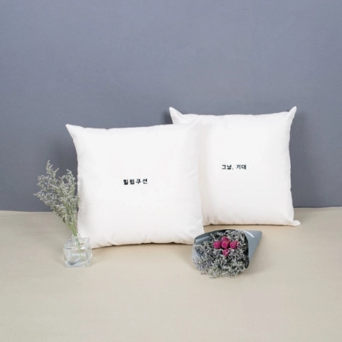 메이드유 쿠션 (소) - 30 × 30CM
